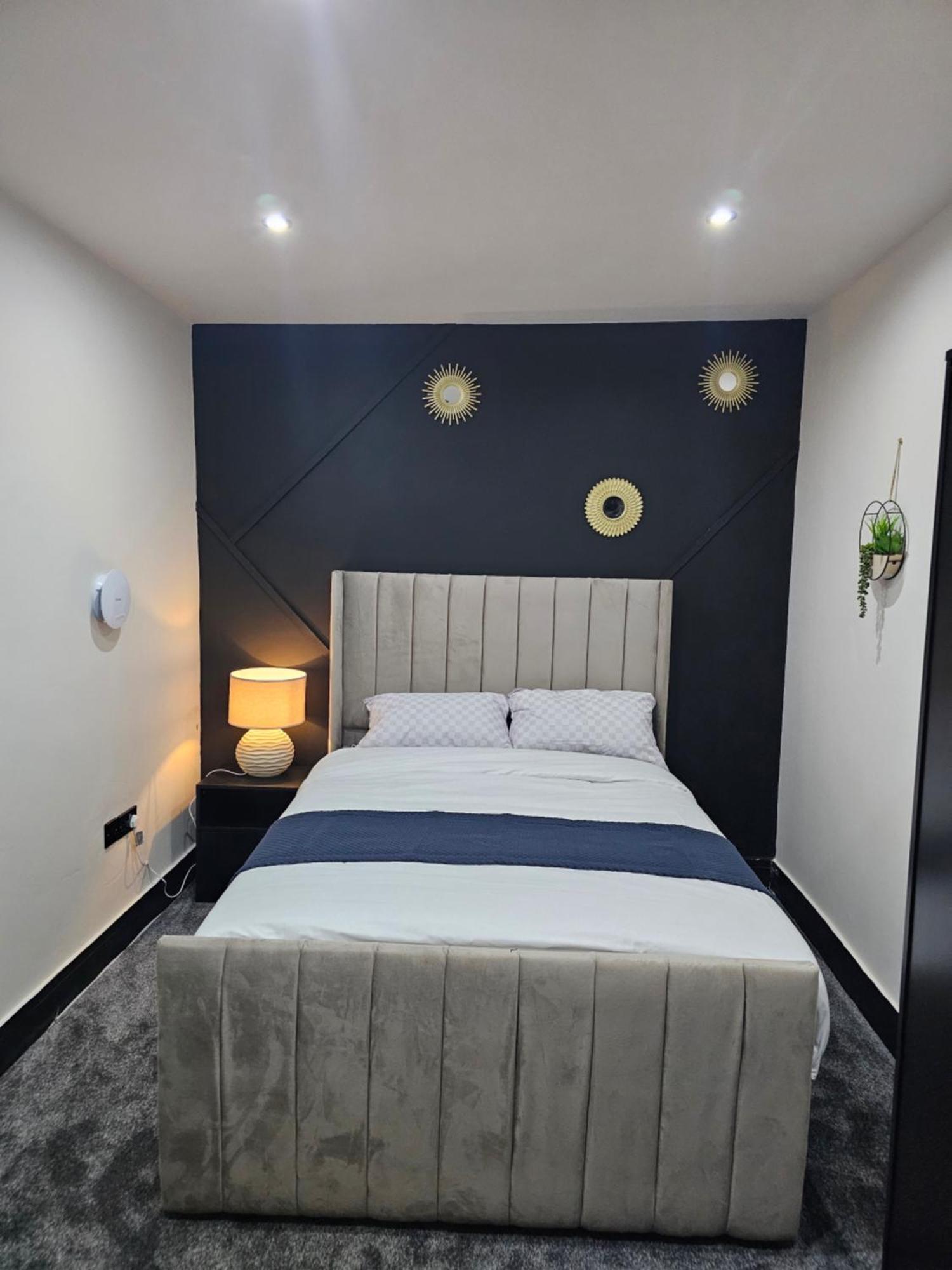 Springwood Villa Huddersfield Bagian luar foto