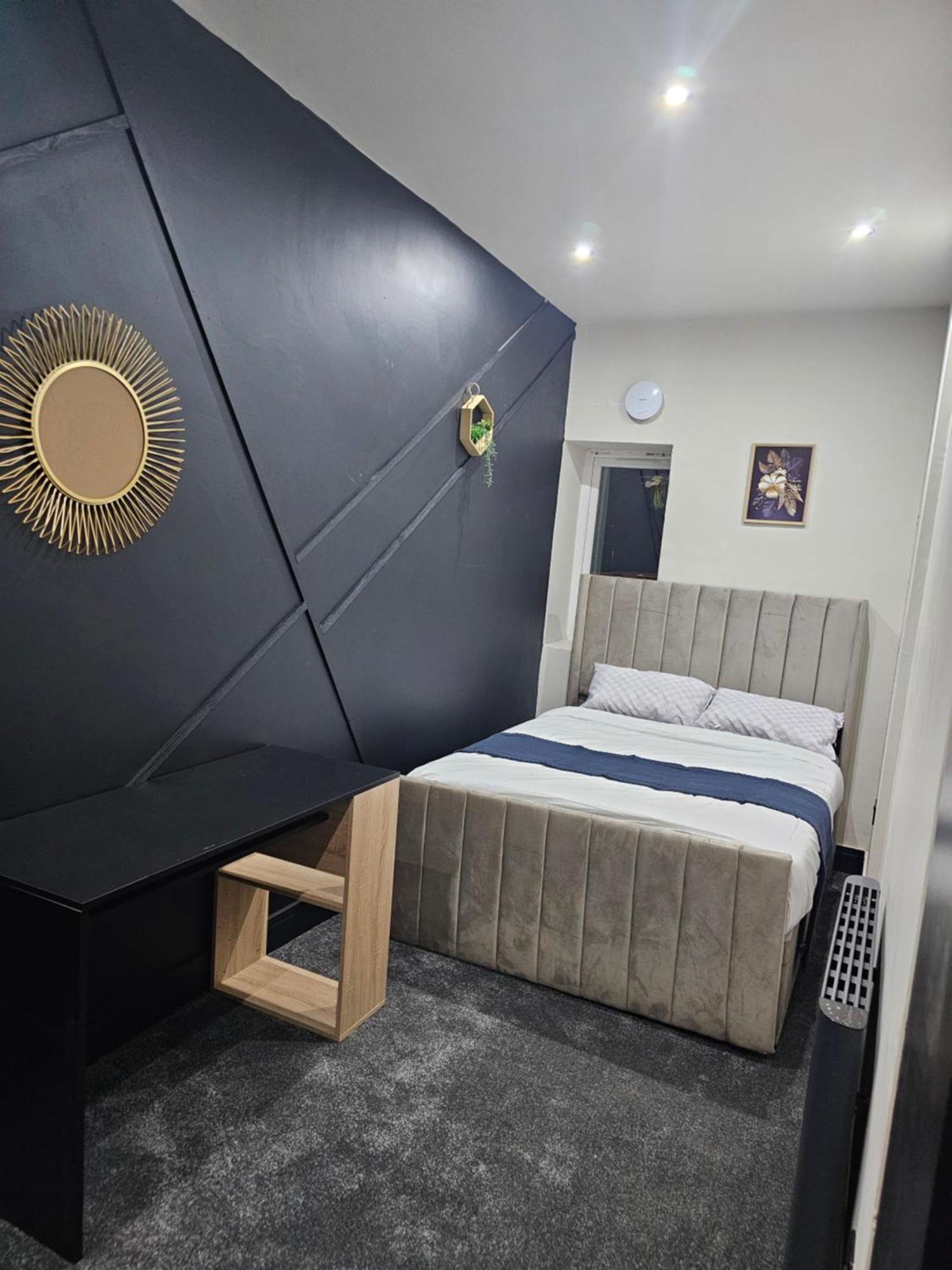 Springwood Villa Huddersfield Bagian luar foto